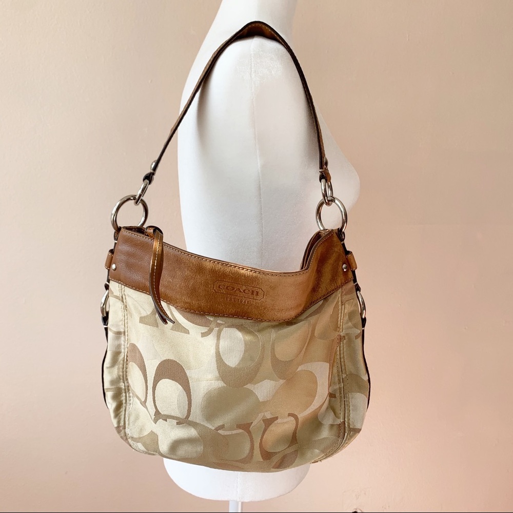 Coach F14711 Opt Signature Convertible Zoe Handbag